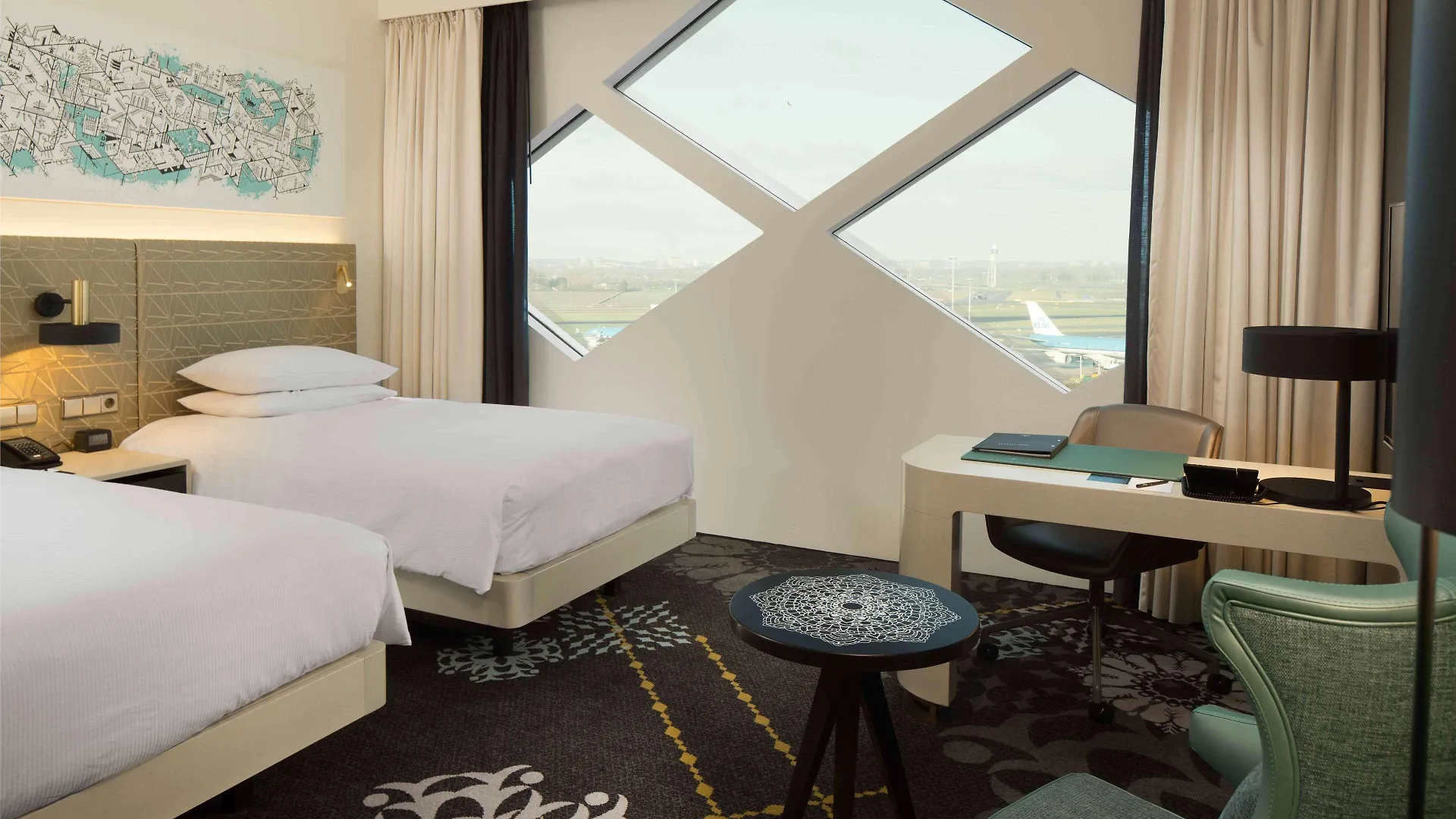 Hotel Hilton Amsterdam Airport Schiphol 4*,